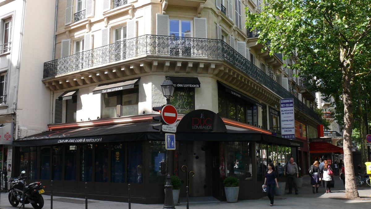 La devanture du Duc des Lombards, club de jazz de la rue des Lombards à Paris