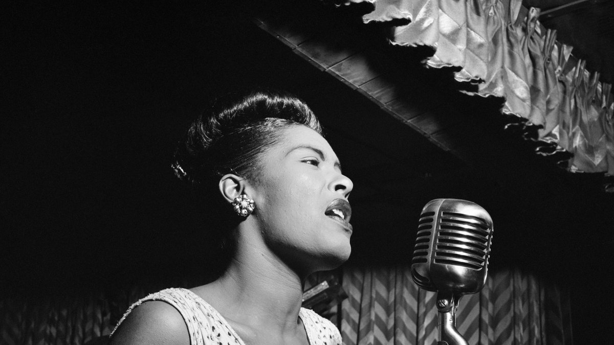 Billie Holiday chantant au Downbeat à New York en 1947